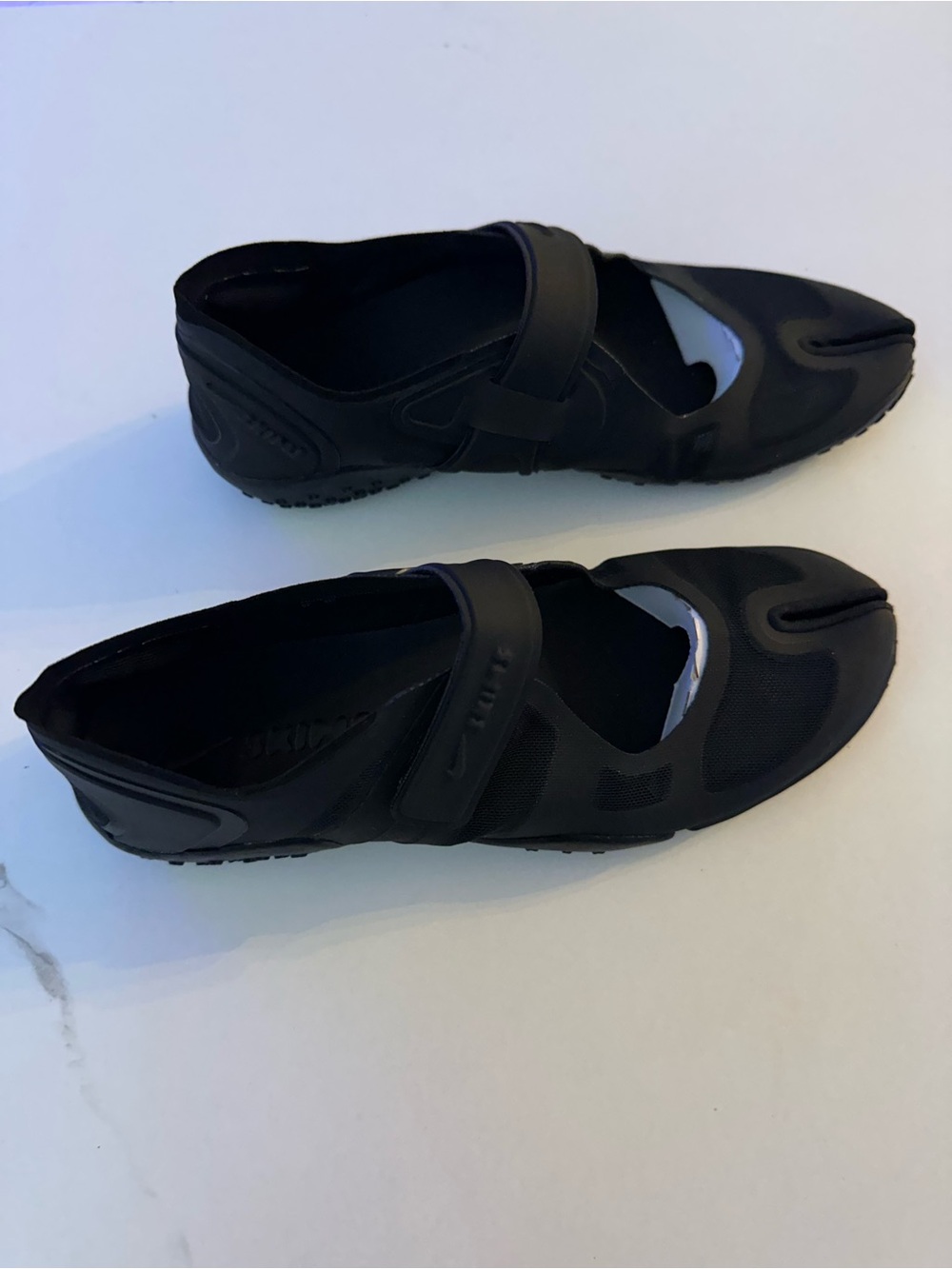 SKIMS Mesh Rift Sneakers NEW - Picture 2 of 3